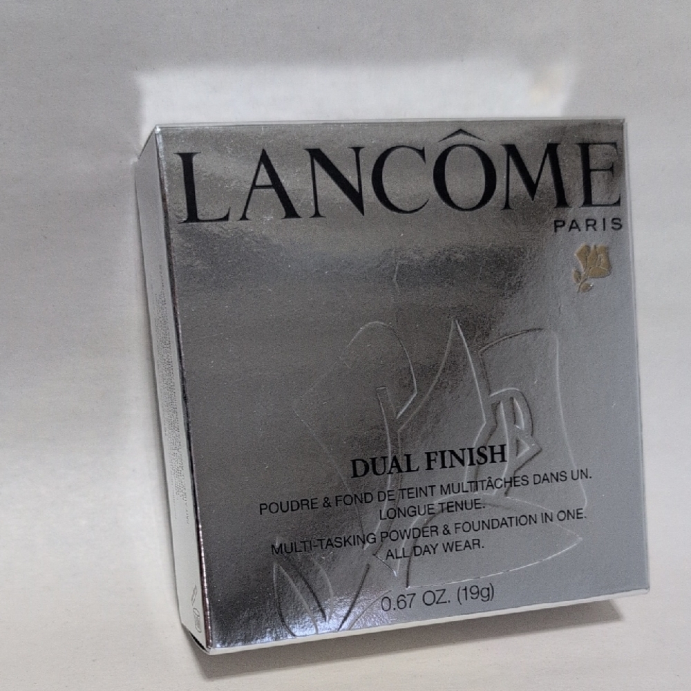 Lancome Dual Finish Foundation - Silver Packaging